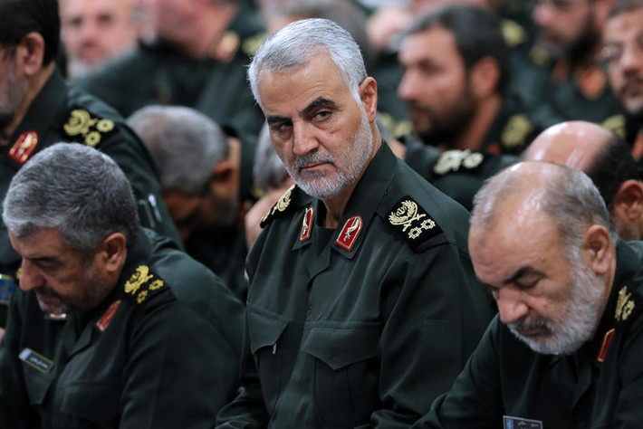Một nhánh bí mật, ưu tú của IRGC là Lực lượng Quds - một sản phẩm của cuộc chiến tranh Iran-Iraq. Lực lượng Quds là một đơn vị Lực lượng Đặc nhiệm của IRGC, sau đó nó đã nhanh chóng vượt qua vai trò này, trở thành một đội quân viễn chinh hoạt động ở nước ngoài và loại bỏ bất kỳ hoạt động chống chính phủ nào. Năm 2009, IRGC cũng đã phát triển cả một bộ phận. Trong ảnh, Chỉ huy lực lượng Quds, Thiếu tướng Qassem Suleimani. Ảnh: AFP.