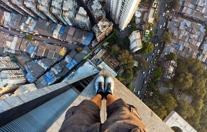 Bức ảnh khiến những người sợ độ cao chỉ nhìn thôi cũng thấy chóng mặt.