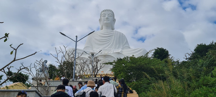 Đi đến bậc thang cuối cùng cũng là lúc đạt được thành công, là lúc nhìn thấy Phật.
