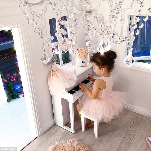 Cây piano nhỏ xinh nơi góc nhà...