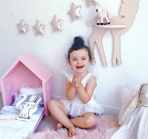"Cô bé rất thích ngôi nhà của mình", mẹ bé chia sẻ.