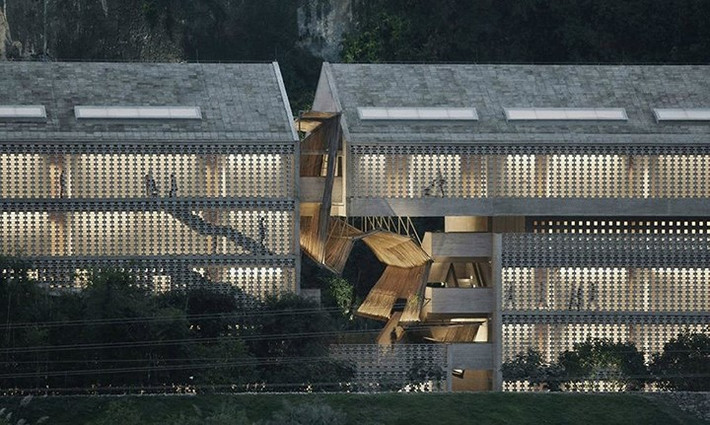 Công ty có trụ sở tại Bắc Kinh, Vector Architects đã biến nhà máy bỏ hoang nằm sâu trong vùng núi của Quảng Tây thành một khách sạn tuyệt đẹp có tên Alila Yangshuo.