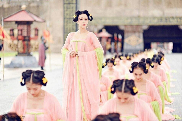Nguyên nhân tiếp theo là các cung nữ đều hy vọng được hoàng đế nhìn trúng qua việc “rửa lỗ rồng”. Như vậy, họ sẽ dễ dàng "một bước lên trời", được thăng làm quý nhân, may mắn sẽ được sủng ái, sống trong vinh hoa phú quý.