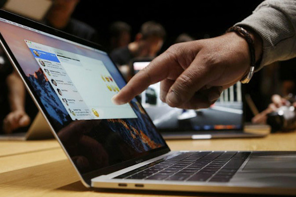 Công ty cũng cho biết những chiếc PC màn hình gập lại đáp ứng yêu cầu về thông số kỹ thuật của Intel Evo có thể sẽ được tung ra thị trường vào cuối năm nay.