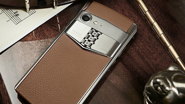 Vertu Aster P là một chiếc điện thoại siêu sang đến từ hãng Vertu, được chế tác hoàn toàn bằng thủ công tại Anh.