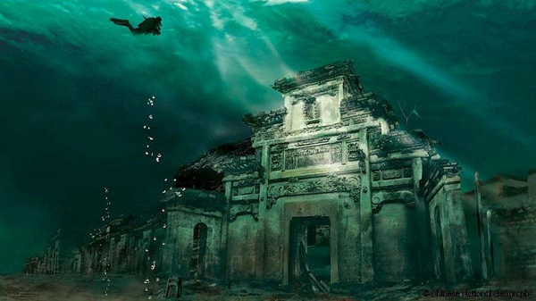 Chúng được phát hiện lần đầu từ trên cao vào năm 1939 khi một phi công tình cờ bay qua khu vực này. Ban đầu chúng bị chôn vùi sâu dưới lớp đất cát, sau khi bị gió mạnh thổi bay đất cát mới lộ ra.