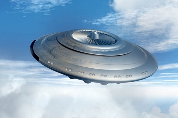 Trong ba ảnh chụp màn hình, theo phân tích trên UFO Sightings Daily, anh đã đánh dấu những gì được cho là khuôn mặt, các tòa nhà và đường mòn đến một địa điểm của vụ tai nạn mà anh ấy coi là bằng chứng về sự tồn tại của người ngoài hành tinh