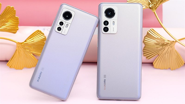 Màn hình này có độ phân giải FHD +, tần số quét 120Hz, tốc độ lấy mẫu cảm ứng 480Hz, độ sáng tối đa 1100nits, màu 12bit và hỗ trợ Dolby Vision cùng HDR10+.