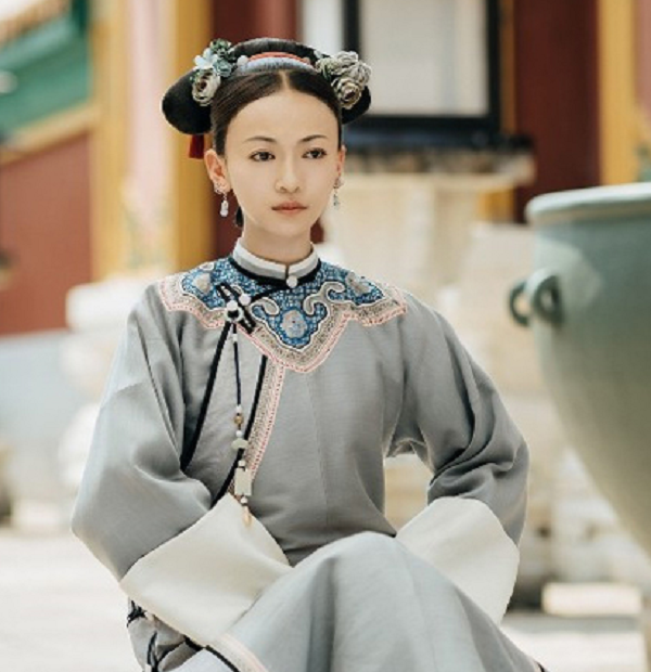 Quy định phải ngủ nghiêng của triều đình cũng chính là để phục vụ lợi ích của những chủ nhân trong hoàng cung này. Chúng ta đều biết, việc phải giữ nguyên 1 tư thế khi ngủ cực kỳ khó chịu.