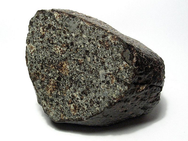 Thiên thạch trong tiếng Anh là meteoroid, còn được gọi là "đá trời" tức đá từ trên trời rơi xuống, nó là một dạng vật chất ngoài trái đất. Khi ở trong vũ trụ còn được gọi là "vẫn thạch", sau khi di chuyển trong không gian va phải bầu khí quyển và rơi xuống trái đất thì được gọi là thiên thạch.