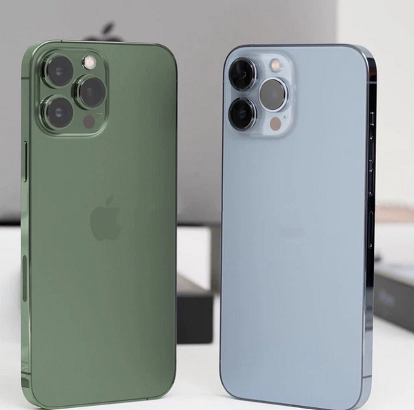Theo CEO Tim Cook, iPhone 13 là dòng sản phẩm đáng tự hào của hãng với sức mạnh của chip A15 Bionic đi kèm với iOS 15 - một trong những hệ điều hành di động được Apple khẳng định là tiên tiến nhất hiện nay.