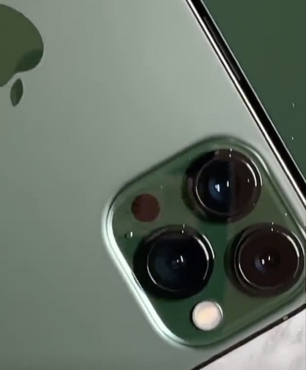 Hai mẫu iPhone 14 giá cả phải chăng hơn iPhone 14 (6.1 inch), iPhone 14 Max (6.7 inch) sẽ dùng lại chip cũ của iPhone 13. Đây có thể là điểm khác biệt giữa các mẫu "Pro" và tiêu chuẩn.
