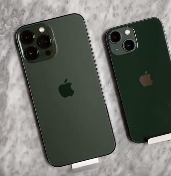 Bên cạnh những trải nghiệm hiệu năng mạnh mẽ, người dùng còn yêu thích dòng iPhone này bởi sự đa dạng về màu sắc để họ lựa chọn. Đây chính là lý do Apple ra mắt phiên bản màu mới cho dòng iPhone 13.