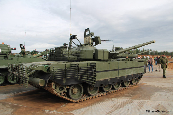 Để có thể sử dụng loại đạn mới này, Xe tăng T-80BVM đã được nâng cấp hệ thống nạp đạn tự động đời mới loại 2A46M-5. Đầu đạn Uranium nghèo có khả năng đạt sơ tốc đầu nòng lên tới 1650 mét/giây - cao gấp đôi so với loại đầu đạn thông thường cùng kích cỡ. Nguồn ảnh: Military-today.