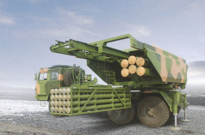 Tuỳ từng phiên bản, pháo phản lực SR5 của Trung Quốc có thể được trang bị rocket cỡ 122mm hoặc 220mm. Riêng phiên bản sử dụng loại đạn Dragon King 60 220mm có độ chính xác cao vượt trội do đây là đạn có dẫn đường. Nguồn ảnh: Militaryscout.