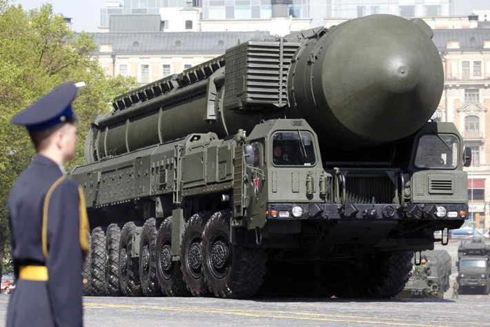Theo thông tin mới nhất vừa được Sputnik đăng tải, có sự khác biệt cực kỳ lớn giữa việc giải giáp vũ khí theo hiệp định này giữa Mỹ và Nga. Cụ thể, trong khi Nga tuân thủ hoàn toàn theo Thoả thuận Hạt nhân Tầm Trung, phá huỷ tất cả mọi thứ thì Mỹ lại ngược lại, chỉ tháo dỡ và... mang cất vào kho chứa. Nguồn ảnh: Sputnik.