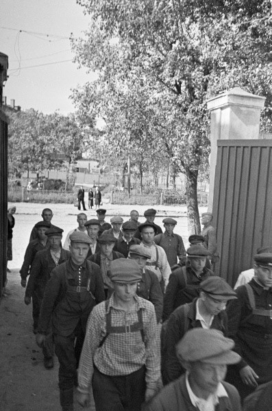 Thanh niên Liên Xô tham gia nghĩa vụ quân sự trong Chiến tranh Thế giới thứ hai. Nguồn ảnh: WW2.
