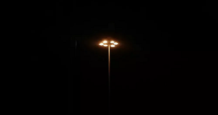 Giả thuyết thứ hai cho rằng, UFO là công nghệ do đối thủ của Mỹ phát triển. Cuối cùng, UFO có liên quan đến các dạng sống bí ẩn ngoài hành tinh.