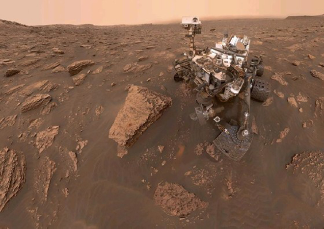 Trước đây xe tự hành Curiosity đã tìm thấy bằng chứng các hồ nước từng tồn tại ở nhiều khu vực trên sao Hỏa là muối khoáng còn lại sau khi các hồ này bị khô cạn.