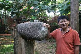 Ngược lại, trời mưa dầm hoặc lạnh giá thì hòn đá không thể phát ra tiếng. Việc hòn đá phát ra âm thanh khiến nhiều người cho rằng nó là cổ vật xưa.