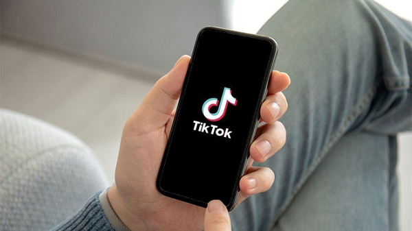 Theo Bloomberg, TikTok - ứng dụng quay video ngắn nổi tiếng thế giới, đã bị kiện với lý do vi phạm các quy tắc bảo vệ dữ liệu của EU bởi một cô bé chỉ mới 12 tuổi.
