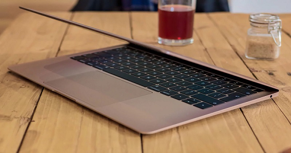 Dù CEO của Apple cố tình mập mờ, buộc các fan phải tự đưa ra suy đoán nhưng ác chuyên gia về sản phẩm của Apple đã đưa ra một số phỏng đoán về sản phẩm mới sắp ra mắt.