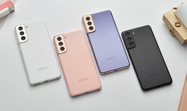 Samsung Galaxy S21 và S21+ không có nhiều khác biệt về ngoại hình. Điểm nhấn nằm ở cụm camera liền khung, thay vì dùng dùng module hình chữ nhật như trước đây.