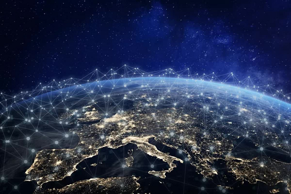 Trong khi đó, Amazon đang phát triển mạng internet vệ tinh của riêng mình có tên là Project Kuiper. Hãng có kế hoạch phóng 3.236 vệ tinh internet vào quỹ đạo thấp của Trái đất - một hệ thống sẽ cạnh tranh với Starlink.