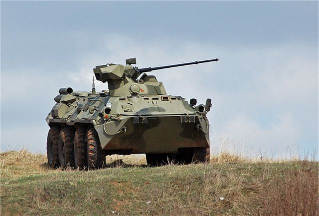 Ngoại hình của BTR-82A so với BTR-80 khá tương đồng nhưng có nhiều điểm khác biệt về giáp bảo vệ cũng như sức mạnh hỏa lực và động cơ. Nguồn ảnh: Fortif.
