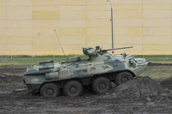 Thiết giáp BTR-82A là phiên bản cải tiến sâu trên cơ sở dòng xe bọc thép chở quân BTR-80 được thiết kế dưới thời Liên Xô. Nguồn ảnh: Defence.