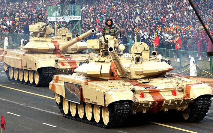 Tiếp theo đó là loại xe tăng chủ lực chiến trường T-90S Bhishma, đây là loại xe tăng nội địa được Ấn Độ tự sản xuất dựa trên sự chuyển giao công nghệ của Nga. Nguồn ảnh: Army.