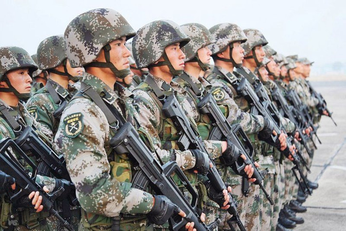 Trong quá khứ, khẩu QBZ-95 từng là khẩu súng trường tấn công hiện đại, có thiết kế rất nhỏ gọn và được sử dụng đại trà như loại vũ khí tiêu chuẩn của quân đội Trung Quốc. Nguồn ảnh: QQ.
