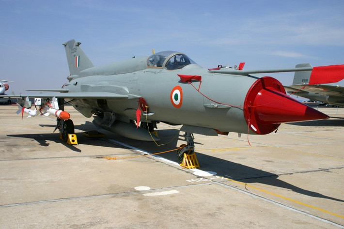 Thay vì tìm cách thay thế và loại bỏ bớt chiến đấu cơ MiG-21 ra khỏi biên chế của mình, Ấn Độ lại đang có kế hoạch nâng cấp, cải biên loại chiến đấu cơ này để tiếp tục sử dụng trong tương lai. Nguồn ảnh: Pinterest.