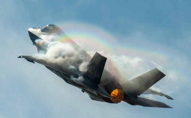 Trước đó, thương vụ mua bán chiến đấu cơ F-35 giữa hai nước đã đổ bể khi Thổ Nhĩ Kỳ quyết tâm mua các dàn tên lửa đất đối không S-400 từ Nga. Nguồn ảnh: BI.