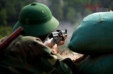 Những gương mặt rắn rỏi của giáo viên và học viên sau buổi diễn tập chiến thuật vòng tổng hợp cho học viên Khóa 36 - Trường Quân sự Quân khu 2 đã rạng rỡ nụ cười mãn nguyện. Ảnh: Đây là đợt sát hạch thực tế chất lượng dạy và học của Trường Quân sự Quân khu 2.