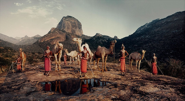Tộc người Ndoto, núi Range, Kenya. Họ có thói quen sử dụng lạc đà để di chuyển.