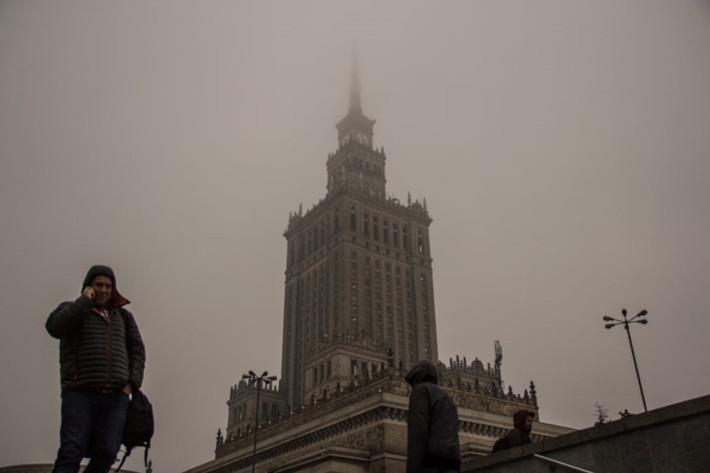 Tại thủ đô Warsaw, người dân hít phải lượng benzopyrene (chất gây ung thư) tương đương với hút 1.000 điếu thuốc lá mỗi năm. Mức độ này ở các khu vực ngoại ô thậm chí tương đương với 2.400 điếu thuốc lá.
