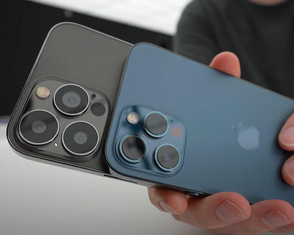 Năm nay, Apple tung ra 4 màu trên dòng iPhone 13 Pro và Pro Max, gồm: Graphite (xám đen), Gold (vàng), Silver (bạc), Sierra Blue (xanh nhạt). Cả 4 màu này đều khác biệt với các mẫu iPhone 13 và iPhone 13 Mini.