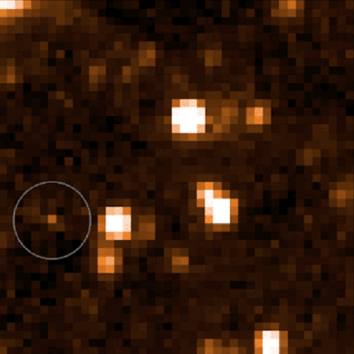 Các nhà khoa học đã dùng thêm kính viễn vọng W.M.Keck ở Hawaii và 2 kính viễn vọng không gian Hubble và Spitzer để quan sát vật thể.