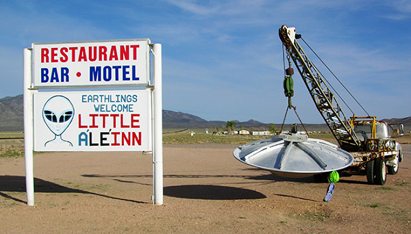 Nằm giữa căn cứ không quân Nellis và Hill, đông Nevada, Mỹ được cho là ghi nhận nhiều hoạt động bất thường của UFO. Cư dân ở đây cho biết, gần đây tần suất nhìn thấy UFO ngày càng nhiều. MUFON thậm chí còn tổ chức một buổi thuyết trình về UFO tại thành phố Ely của tiểu bang này.