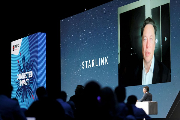Rich Leshner, Phó chủ tịch bộ phận tư vấn của BryceTech, nói với Business Insider: "Không có gì ngạc nhiên khi khách hàng phải chờ đợi. Nhiều nguồn tin trong ngành cho biết họ đang gặp rắc rối về chuỗi cung ứng. Lịch trình phủ sóng Internet vệ tinh băng thông rộng và kiểm soát chất lượng kết nối cũng đang bị ảnh hưởng".