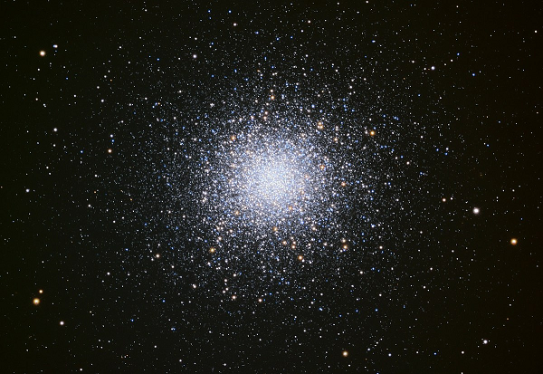 Hình ảnh có độ phân giải cao của 2 cụm sao cầu "sinh đôi" Messier 3 và Mesier 13 trong vũ trụ đã cho thấy sự dư thừa bất ngờ của sao lùn trắng.