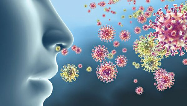 Giọt bắn thường có kích thước lớn từ 10 – 100 um, do vậy có xu hướng rơi nhanh xuống mặt đất hoặc bề mặt các đồ vật dưới tác dụng của trọng lực. Trong khi đó, các giọt nhỏ hơn 10 um hay còn gọi là giọt dịch siêu nhỏ (aerosol) có thể lơ lửng và di chuyển trong không trung, do vậy, có khả năng phát tán tác nhân gây bệnh vào không khí.