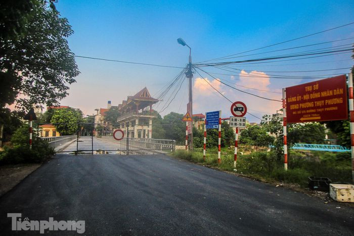 Cầu Liên Mạc 2 được rào cứng phòng chống COVID-19.