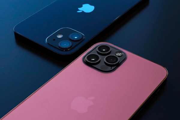 Một lí do nữa khiến người dùng chần chừ khi mua iPhone 13 đó là dù không có quá nhiều thay đổi so với thế hệ tiền nhiệm nhưng giá của nó lại vô cùng đắt đỏ.