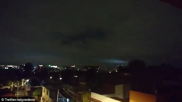 Sau khi nghiên cứu, các nhà khoa học cho rằng, ánh sáng động đất hình thành do tính chất phóng điện của một số loại đá khi chịu áp lực lớn giữa các mảng kiến tạo, chẳng hạn như đá bazan và đá gabbro.