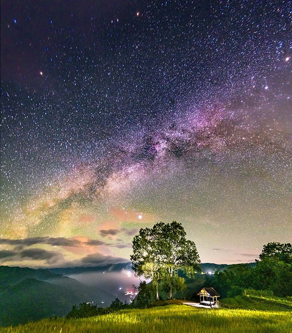Thiên hà của chúng ta được đặt tên là Milky Way, có đường kính khoảng 100.000 năm ánh sáng (1 năm ánh sáng tương đương với hơn 9,4 nghìn tỷ km).