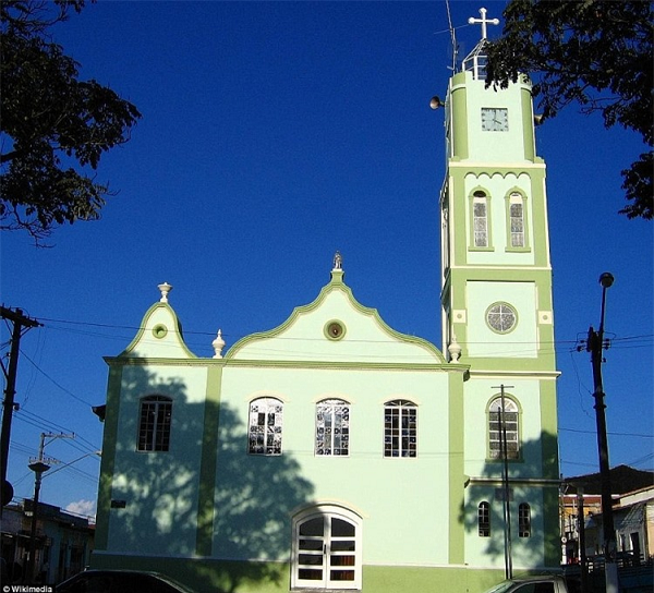 6. Vào năm 2015, các nhà chức trách tại thành phố Biritiba Mirim, Brasil đã đề ra luật: cấm người chết trong thành phố, bởi nghĩa trang địa phương đã bị quá tải với hơn 50.000 ngôi mộ và không thể tiếp nhận thêm.