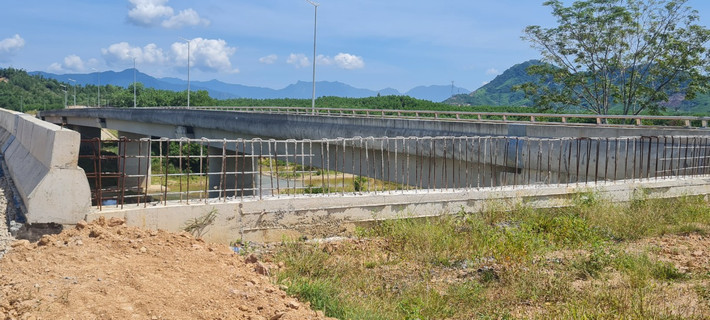 Ban Quản lý dự án đầu tư xây dựng các công trình giao thông Đà Nẵng cho biết, tiến độ thi công hoàn thành dự án đường Vành đai phía Tây chậm trễ do nhiều nguyên nhân.