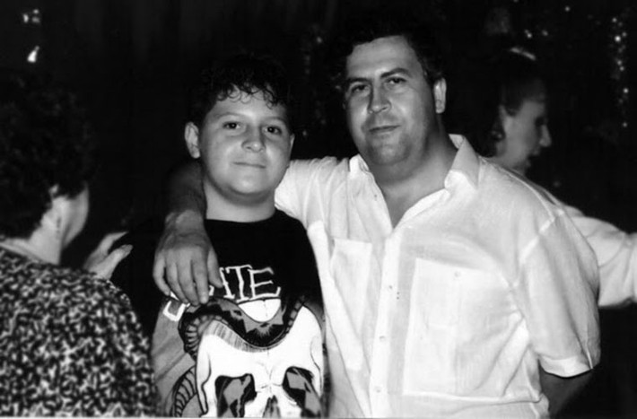 Ở thời kì đỉnh cao, băng đảng Medellín của “ông hoàng cocaine” Pablo Escobar cung cấp tới 80% cocaine cho toàn thế giới và đem lại khoản lợi nhuận khổng lồ lên tới 420 triệu USD/tuần cho y.